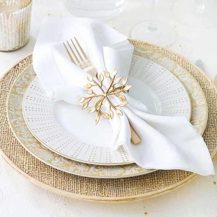 Utsökt-bord-bord-ware-dekorativa-med-en-guldkant-servett-ring-festlig-jul