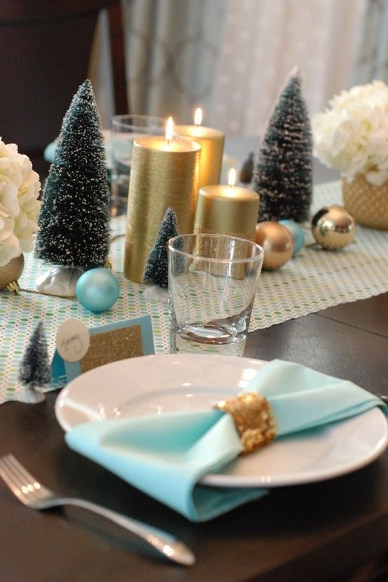 bordsdekorationer för julljus ljusblå servettring