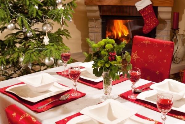 bordsdekorationer för julröda vita bordsmattor
