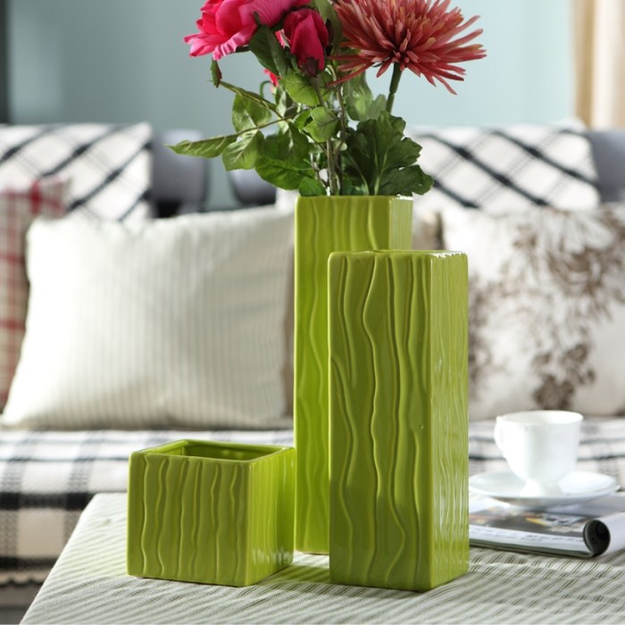 grön uppsättning tre-bord-vaser-keramik-glasade-bord-dekoration-idéer-gåvor