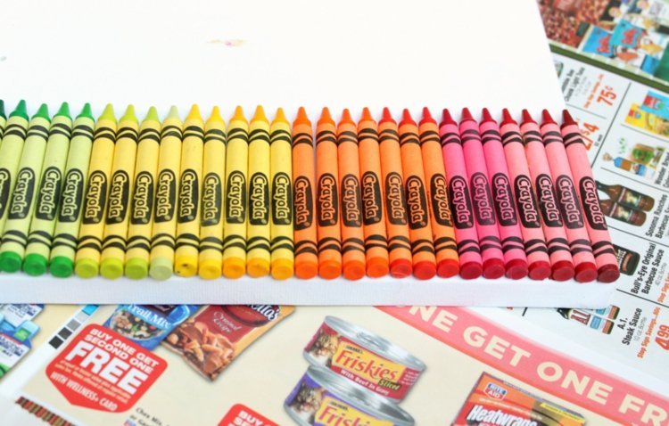 regnbågens färger ordnar stick på crayola vaxkritor smälter