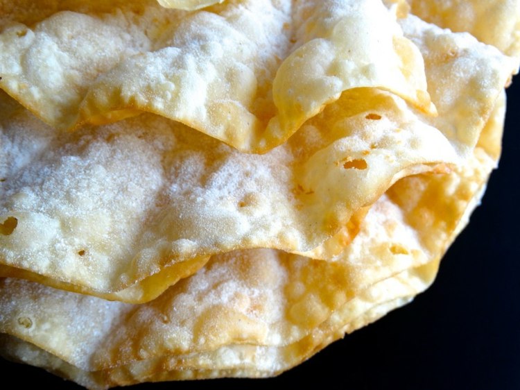 Mardi Gras recept Fasnachtschüechli-Schweiz-Dessert-Waves-Sweet-Chips