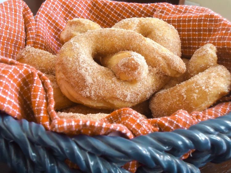 Karnevalsrecept-kringla-sött-bakande-socker-dessert