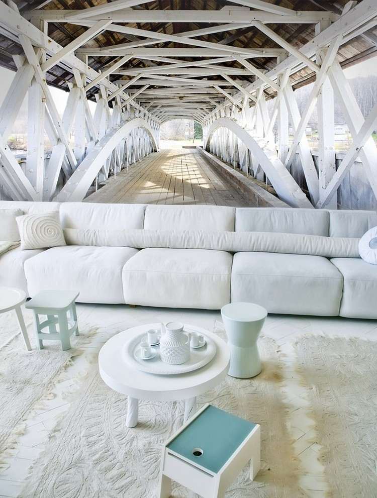 Fototapeter-design-vardagsrum-vita-möbler-landskap-djup