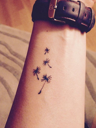 Neljä voikukan kukka -tatuointeja