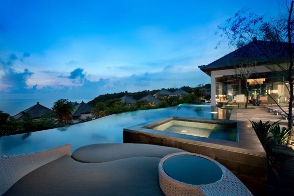 Infinity Pool Uteservering Whirlpool Bali sviter med havsutsikt REsort
