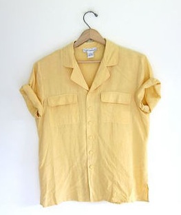 Silkkinen keltainen paita