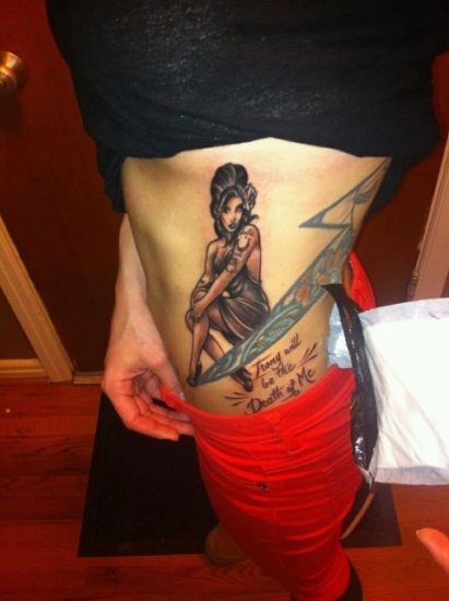 Τατουάζ Amy Winehouse για πόδια