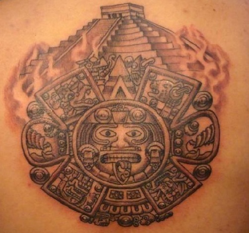 Τατουάζ Αζτέκων με πυραμίδα