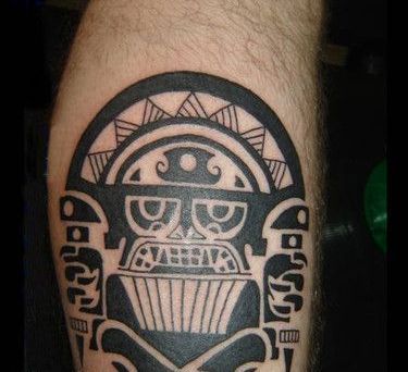 Lihavoitu Aztec Tattoo Design jalalle