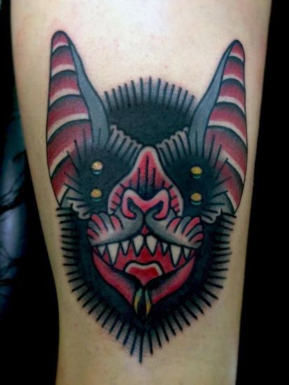 Perinteinen Bat Tattoo Design