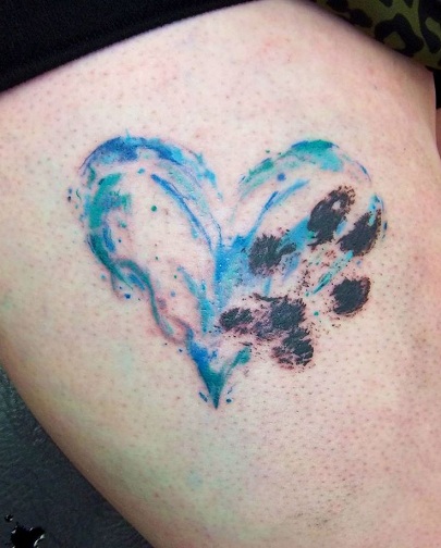 Sydämen muotoinen jalanjäljen tatuointimalli
