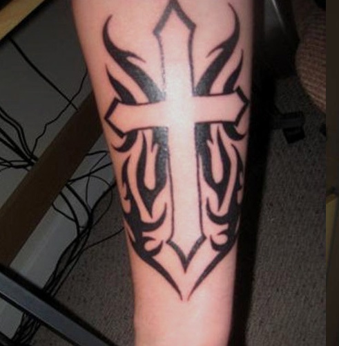Crucifix Tribal Arm Tatuoinnit