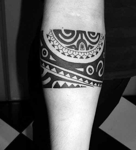 Havaijin heimojen käsivarren tatuointi