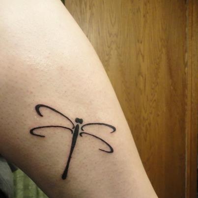 Yksinkertainen Dragonfly Tattoo