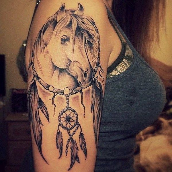 Τατουάζ αλόγου στον ώμο