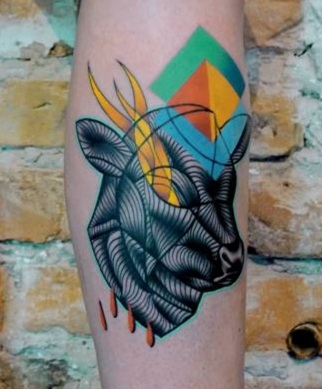 Abstrakti eläinten tatuointi