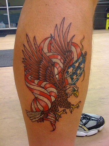 Ainutlaatuinen Eagle Flag Tattoo Design