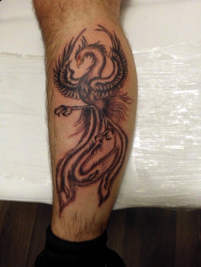 Ένα πολύ όμορφο σχέδιο τατουάζ Phoenix