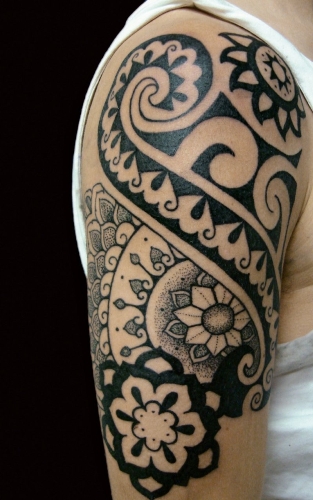 Γεωμετρικό πολυνησιακό τατουάζ
