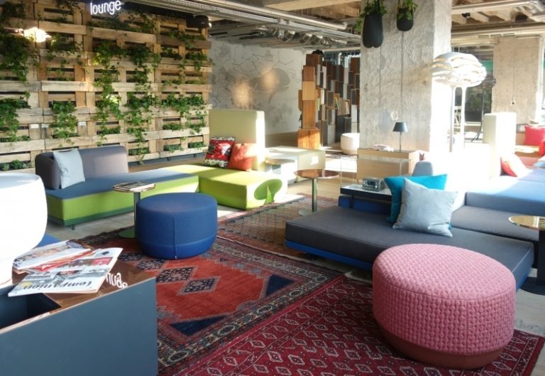 design-hotell-tyskland-berlin-lobby-urban-stil-25-timmar-hotell-bikini