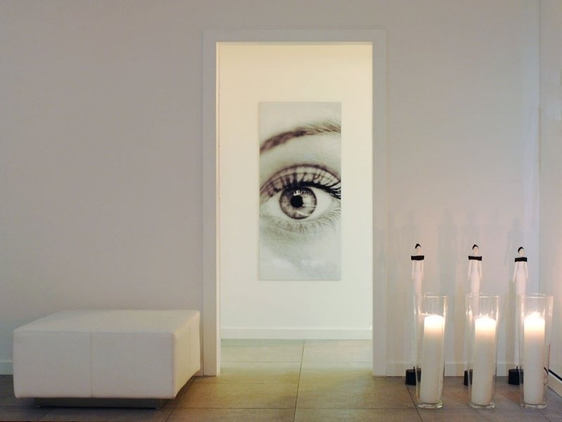 design-hotell-tyskland-The-Pure-frankfurt-korridoren-vit-minimalistisk