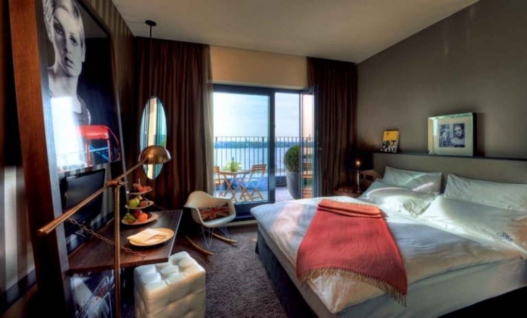 design-hotell-tyskland-the-george-hamburg-hotell-rum-säng