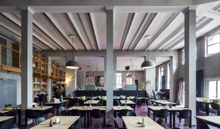 design-hotell-tyskland-fabrik-hotell-restaurang-industriell-stil-modern-urban