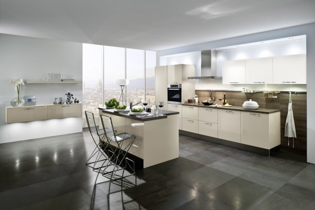 Häcker kökstillverkare i Europa design modern beige högglans ö