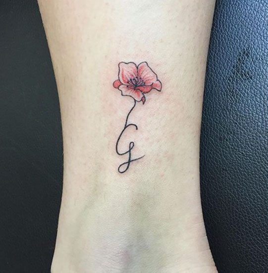 Απολαυστικό Floral G Letter Tattoo Design