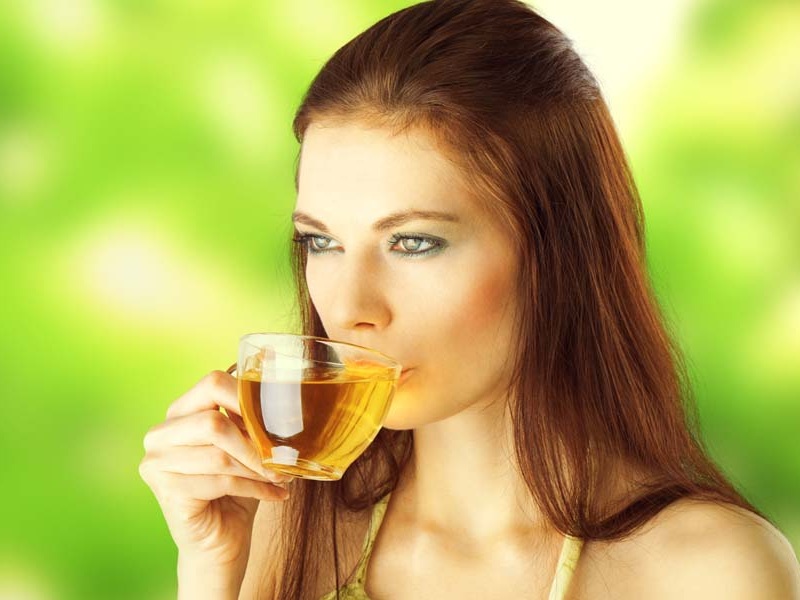 Οφέλη από πράσινο τσάι για δέρμα, μαλλιά & amp; Υγεία
