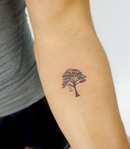 Pieni puun tatuointi