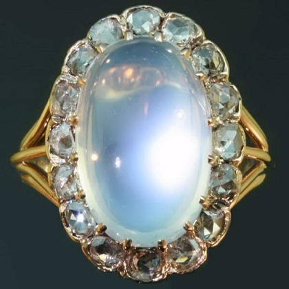 Διαμαντένιο δαχτυλίδι από φεγγαρόπετρα