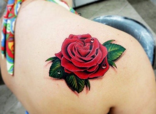 3D punainen ruusu tatuointi