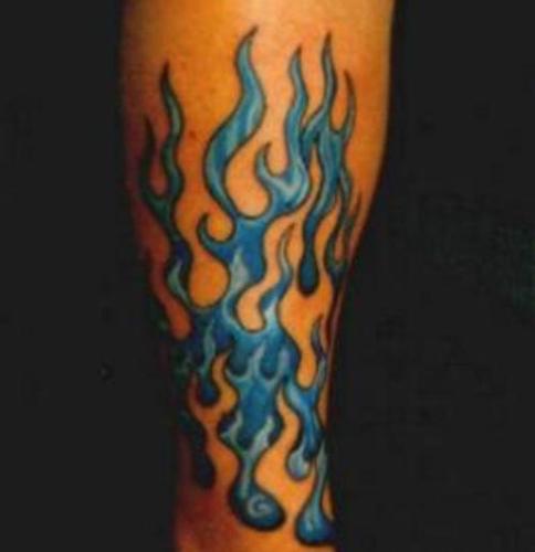 Τατουάζ μπλε φλόγας