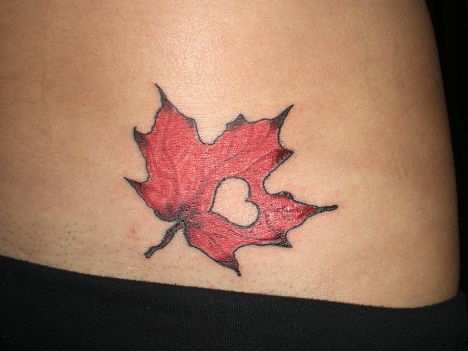 Maple leaf lipun tatuointi
