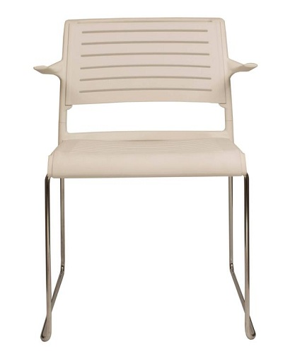 Λευκές στοιβαζόμενες καρέκλες