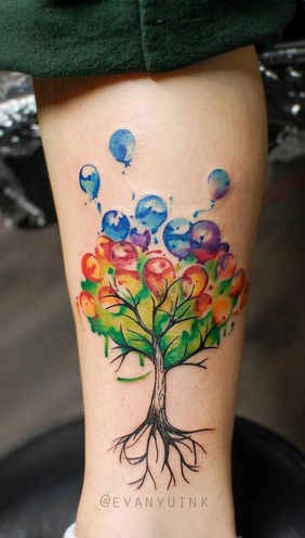 Ασύγκριτο σχέδιο τατουάζ μπαλονιών στο δέντρο