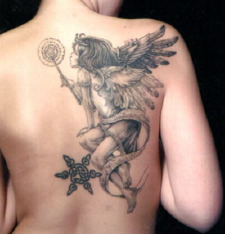 Cherub Angel Tattoo στην πλάτη