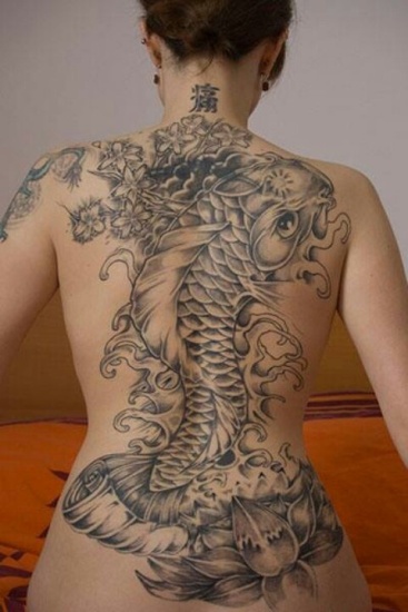 Τατουάζ κορίτσι ψαριών και κερασιών