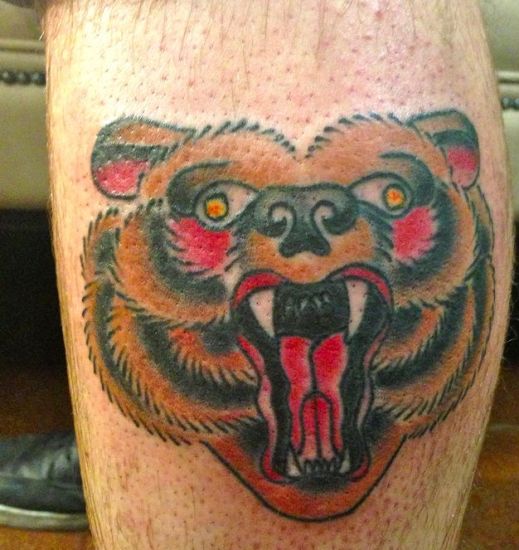 Värikäs Bear Tattoo Design