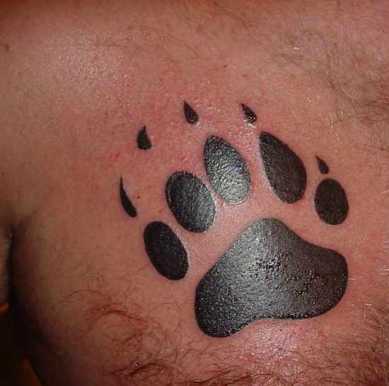Karhun tassun tatuointisuunnittelu