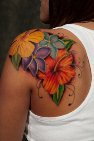 Värikäs heimojen kukka yhdistetty tatuointi