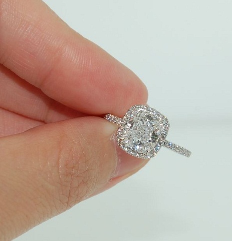 Δαχτυλίδι αρραβώνων Harry Winston Cushion Cut