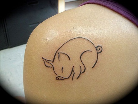 Yksinkertainen rento Pig Tattoo