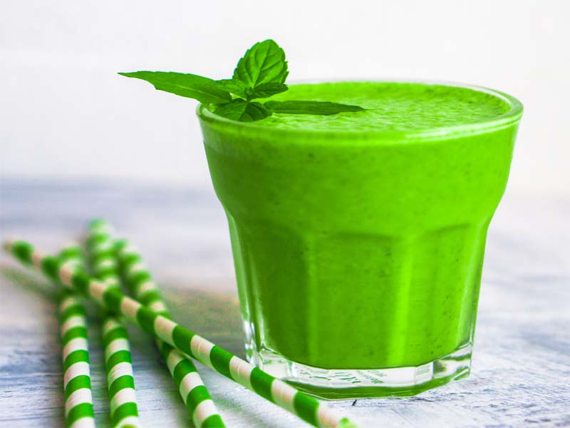 Terve vihreä smoothie laihtumiseen