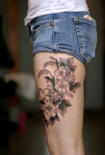 Τατουάζ λουλουδιών μηρών