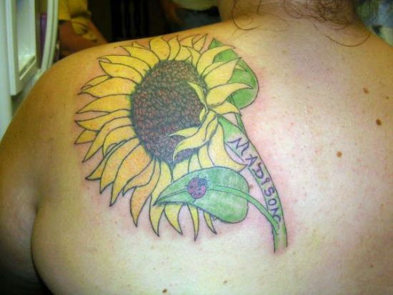 Auringonkukka Lady Bug Tattoo Designilla