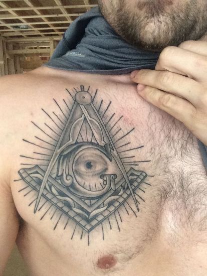 Γκρι Ink Masonic Tattoo On Man Chest