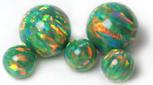 Synteettisen opaalin jalokiven edut